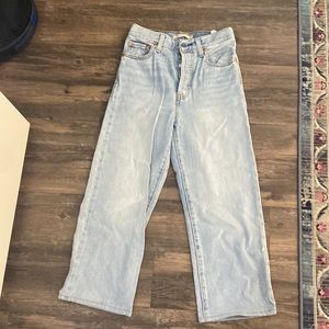 Levi’s size 25 ribcage straight